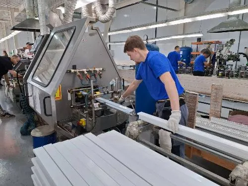 Компания по продаже комплектующих для пластиковых окон и дверей из Динского района приступила к фазе тиражирования