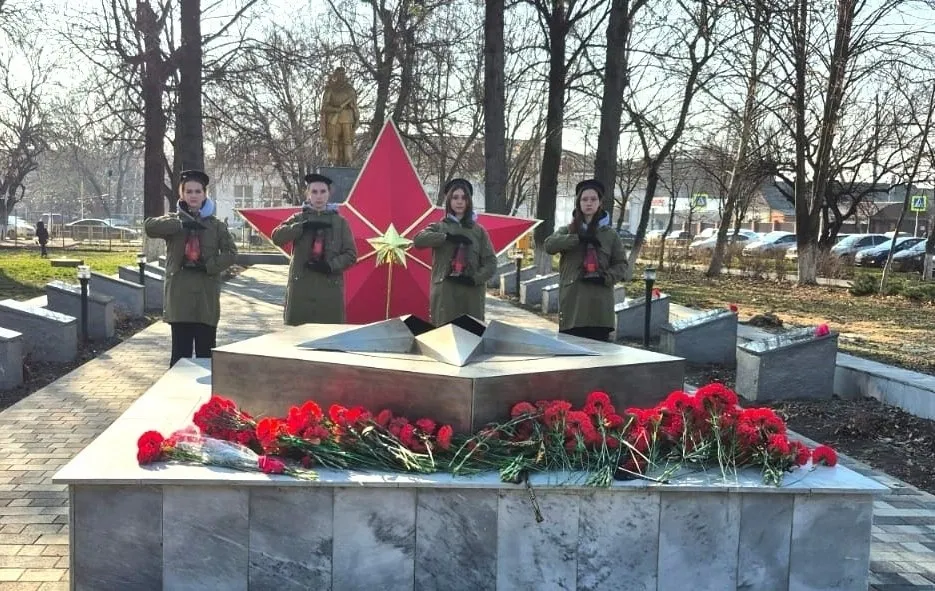 Торжественная акция памяти ко Дню освобождения станицы Новотитаровской от немецко-фашистских захватчиков