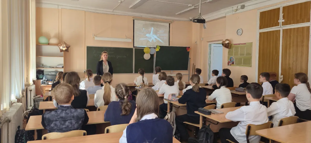 В школе № 35 прошел урок из цикла "Разговоры о важном", приуроченный к Дню народного единства