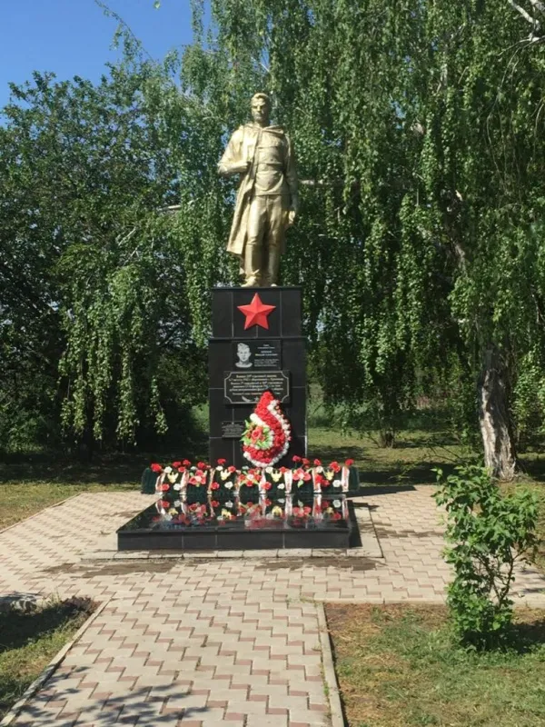Братская могила 29 советских воинов, погибших в боях с фашистскими захватчиками,1943 год захоронения