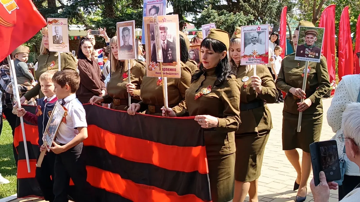 В детских садах и школах нашего поселения прошли торжественные шествия «Бессмертного полка»!