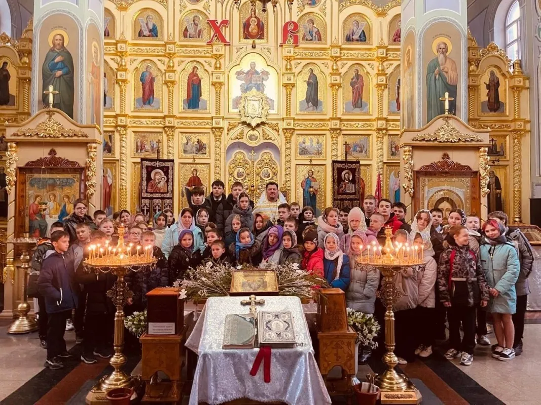 Благочинный Динского района, настоятель Свято-Андреевского храма ст. Новотитаровской протоиерей Владимир Рошко провёл встречу с обучающимися МАОУ МО Динской район "СОШ №29" и МАОУ МО Динской район "СОШ №34"